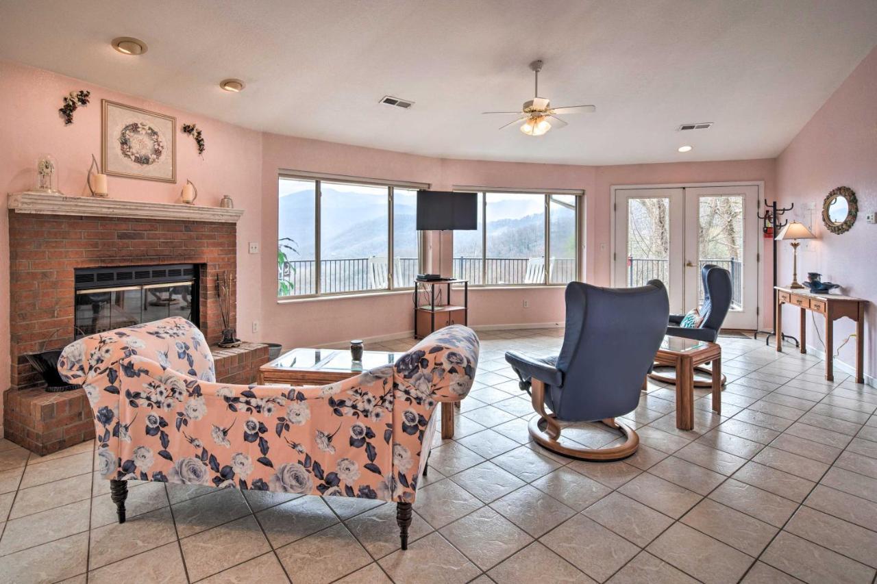 Charming Burnsville Apt With Mountain Views And Deck! Exterior photo
