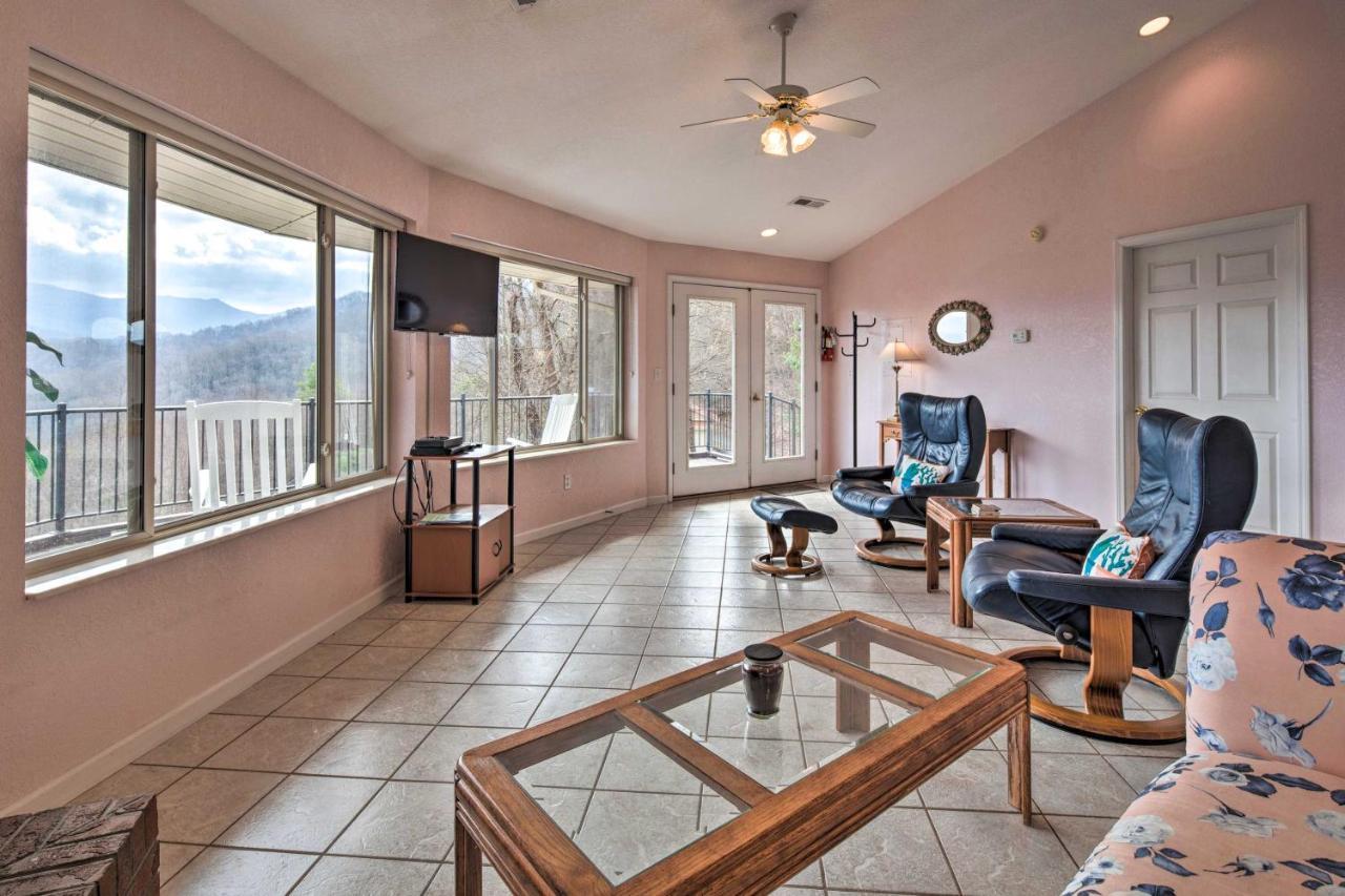 Charming Burnsville Apt With Mountain Views And Deck! Exterior photo