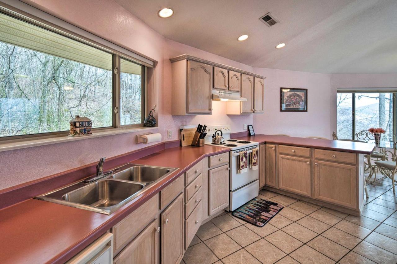 Charming Burnsville Apt With Mountain Views And Deck! Exterior photo