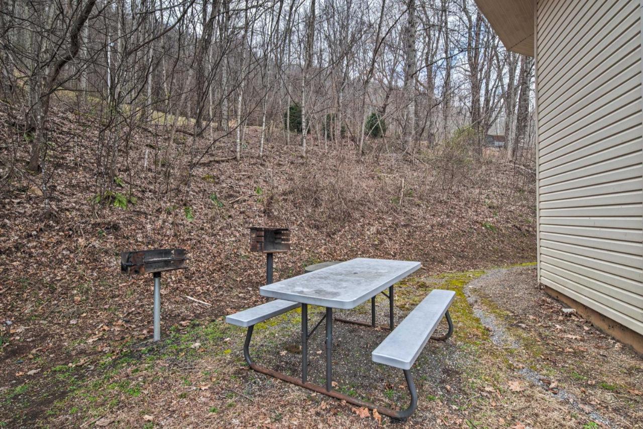 Charming Burnsville Apt With Mountain Views And Deck! Exterior photo