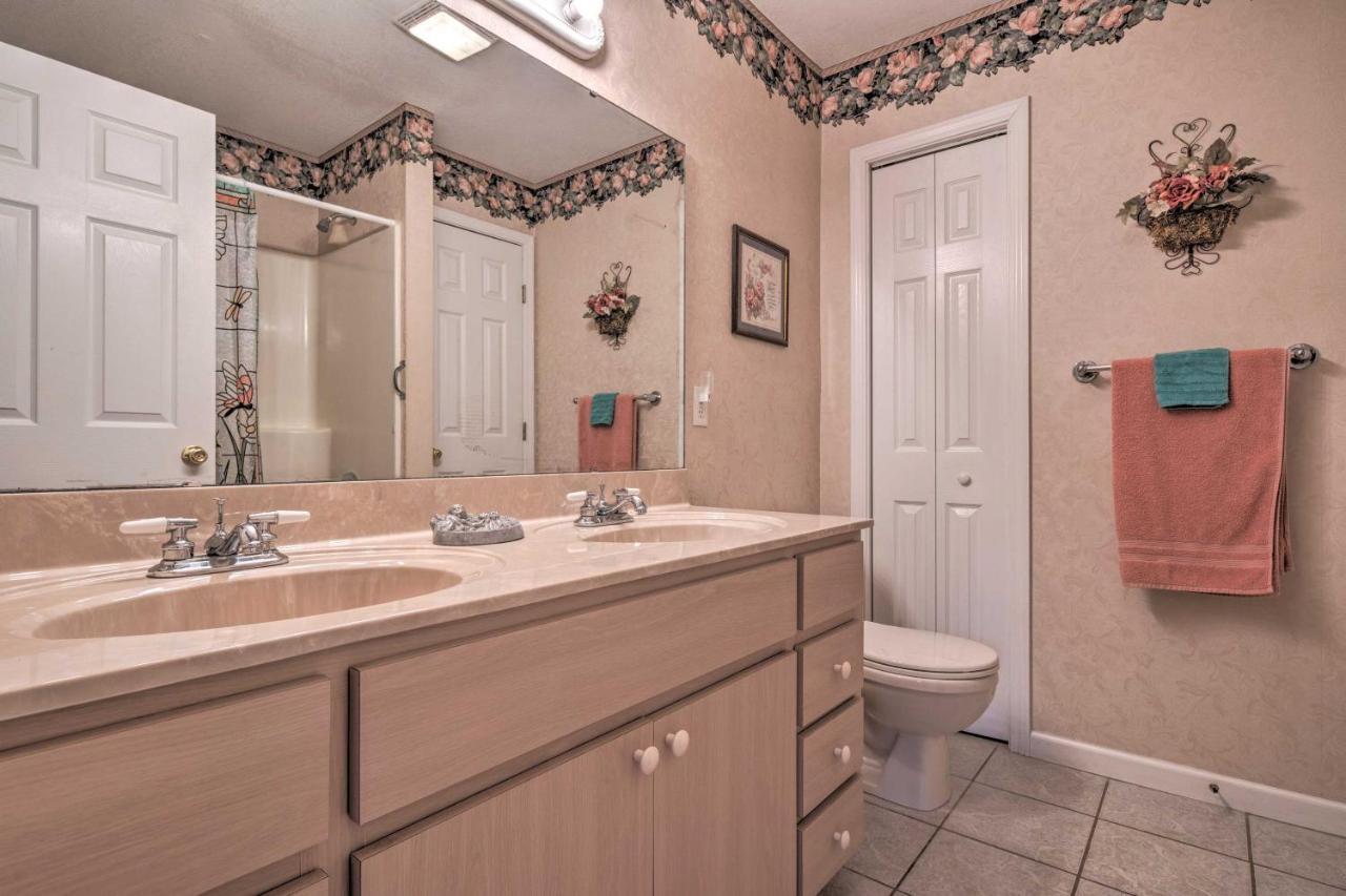 Charming Burnsville Apt With Mountain Views And Deck! Exterior photo